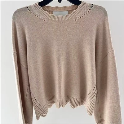 Montert kvinnedesigner topp