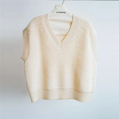 Ermeløs kabelstrikket genser med turtleneck