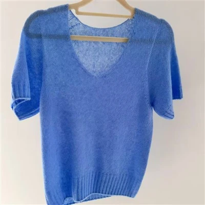 Kvinnedesigner topp for arbeid